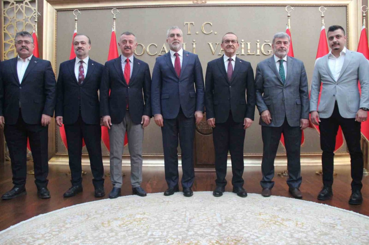 Bakan Işıkhan: “Dünyanın en iyi 100 limanın bir tanesi Kocaeli’nin”