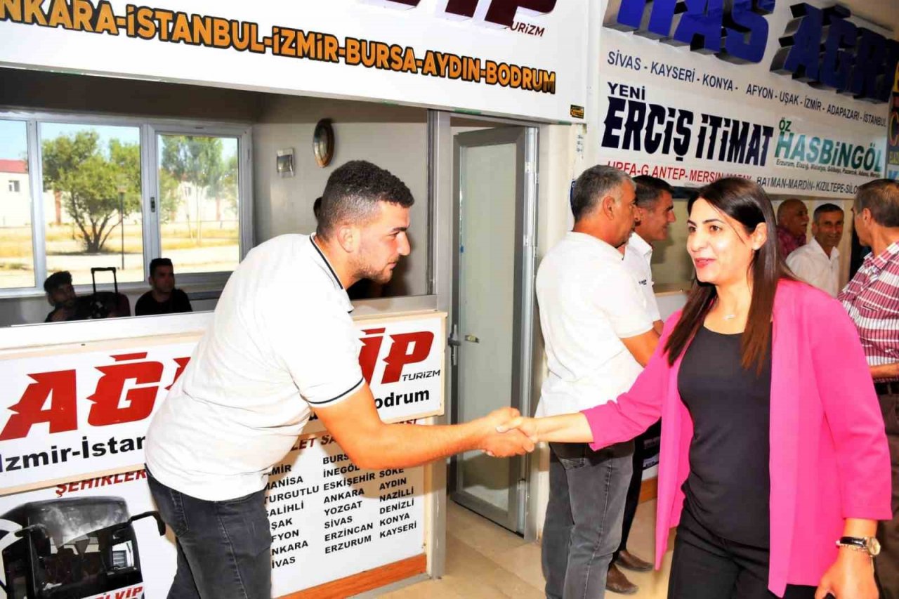 Başkan Acar otogar esnafıyla bir araya geldi