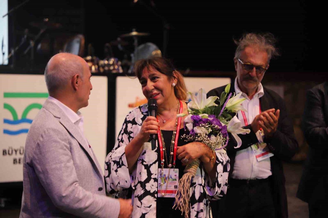 Büyükçekmece’de düzenlenen festivalde “Kültür ve Sanatta Yaşam Boyu Başarı Ödülü” ve “Yaşam Boyu Onur Ödülü” sahiplerini buldu