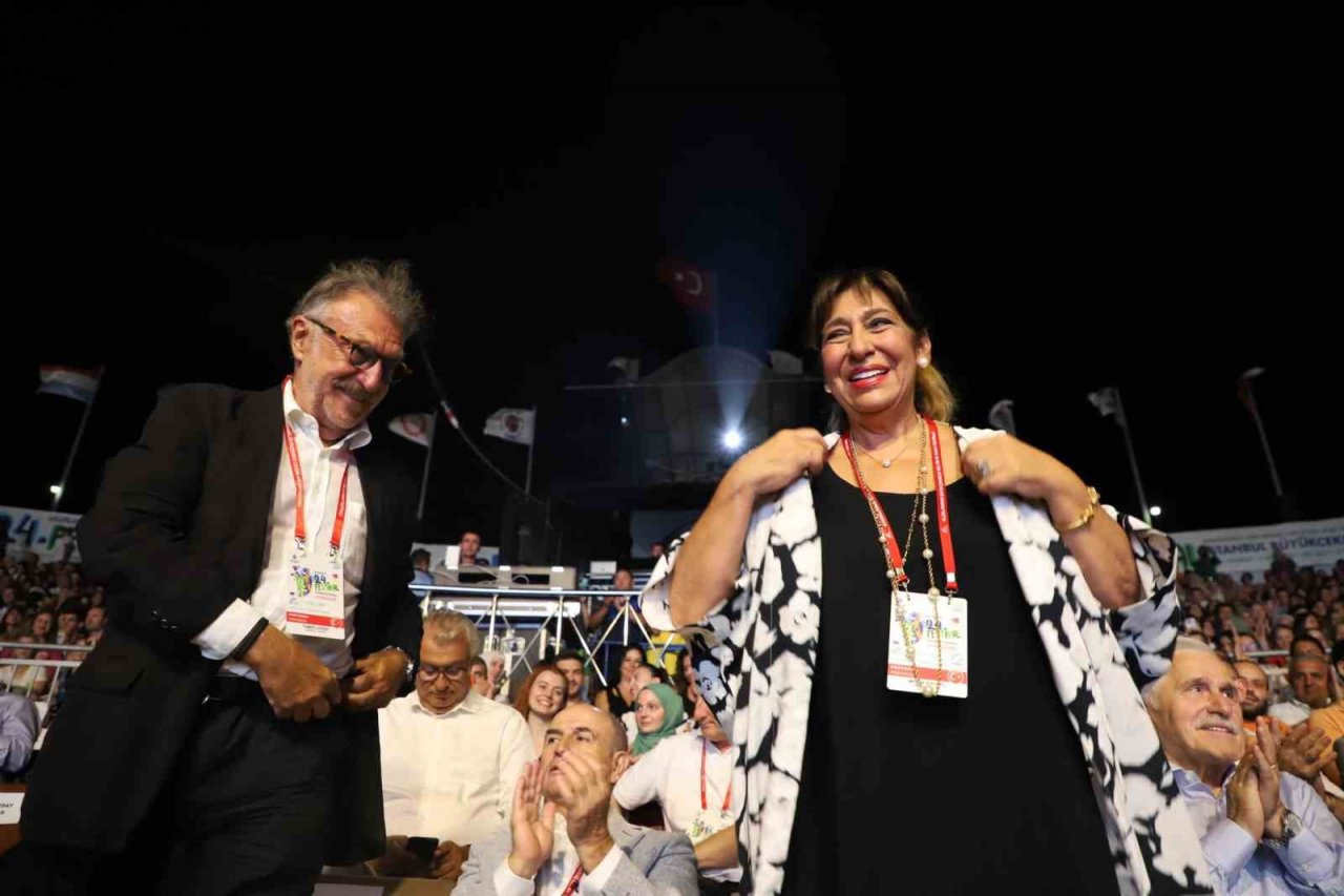 Büyükçekmece’de düzenlenen festivalde “Kültür ve Sanatta Yaşam Boyu Başarı Ödülü” ve “Yaşam Boyu Onur Ödülü” sahiplerini buldu