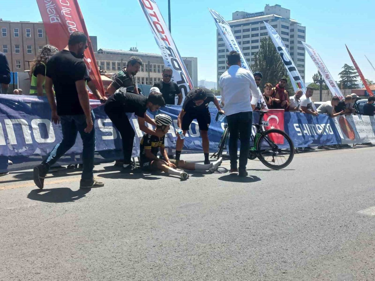 100. Yıl Cumhuriyet Bisiklet Turu 1. TBMM’nin önünde son buldu