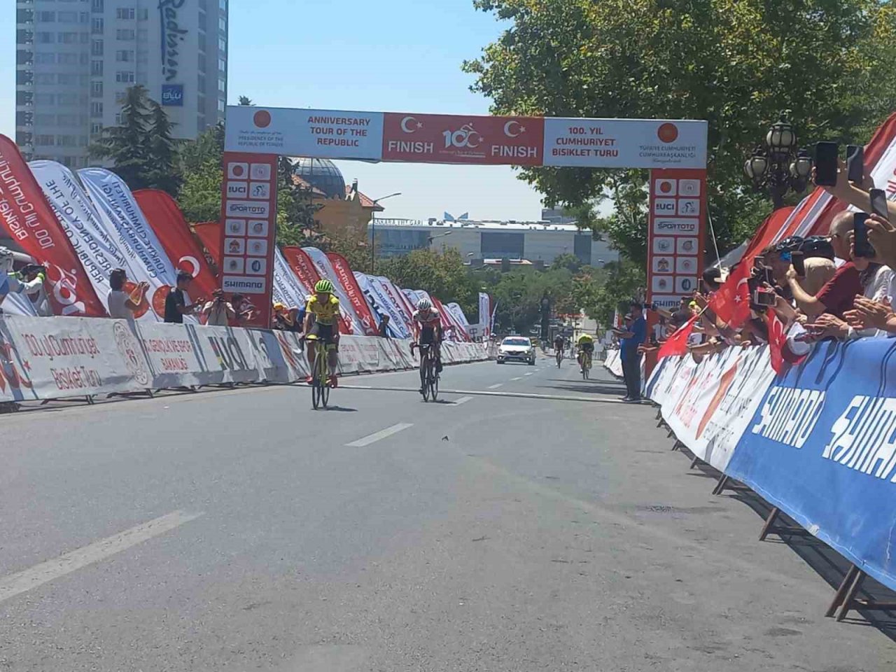 100. Yıl Cumhuriyet Bisiklet Turu 1. TBMM’nin önünde son buldu