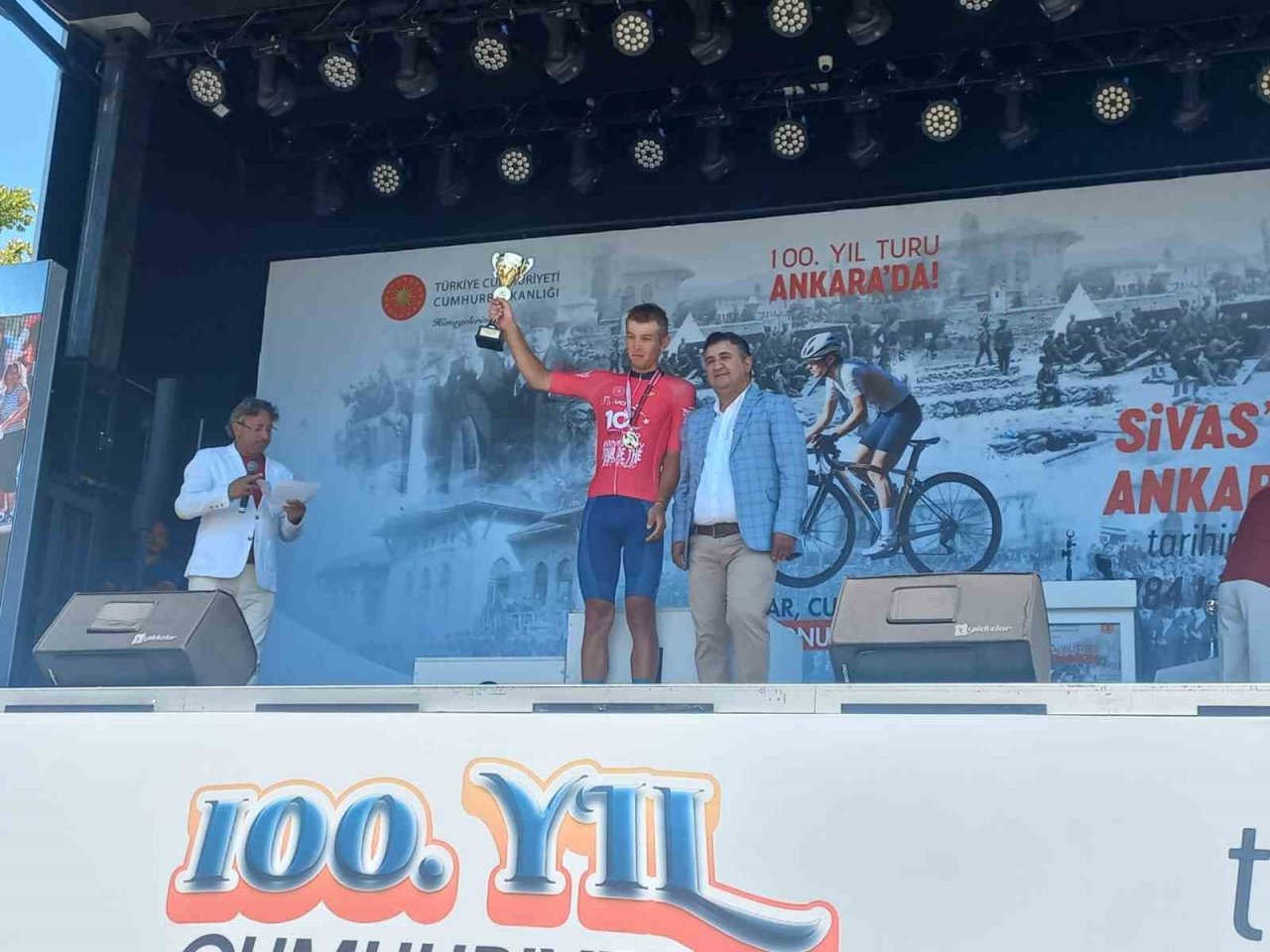 100. Yıl Cumhuriyet Bisiklet Turu 1. TBMM’nin önünde son buldu