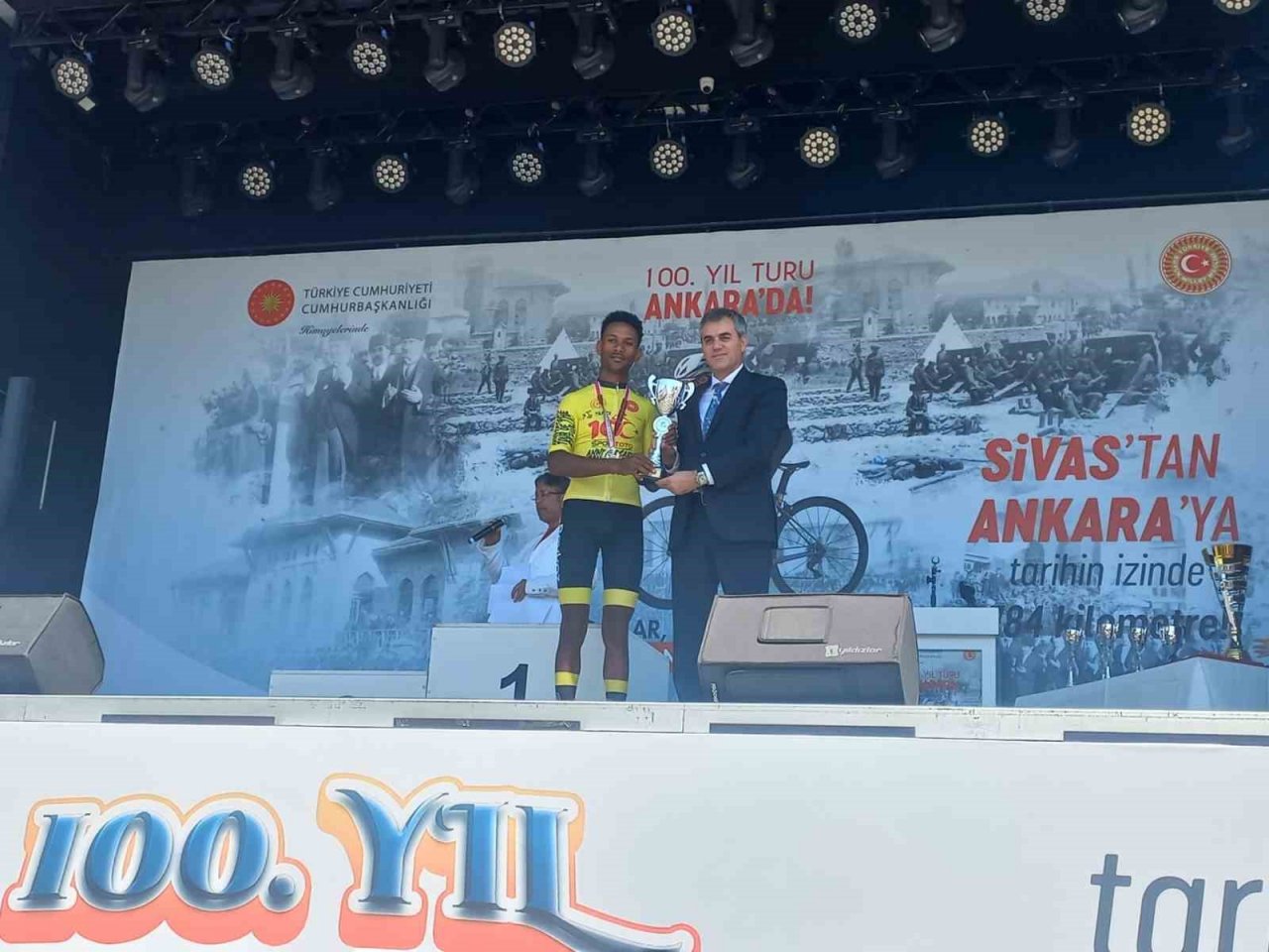 100. Yıl Cumhuriyet Bisiklet Turu 1. TBMM’nin önünde son buldu