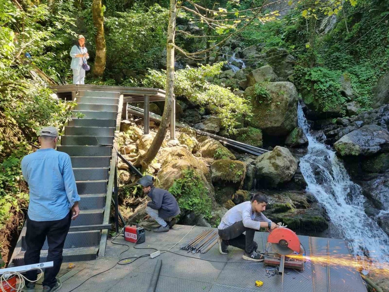 Güzeldere Şelalesine seyir terası