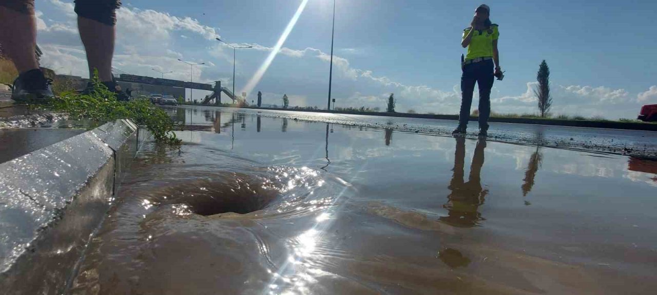 Erzurum’da yağmur sele dönüştü