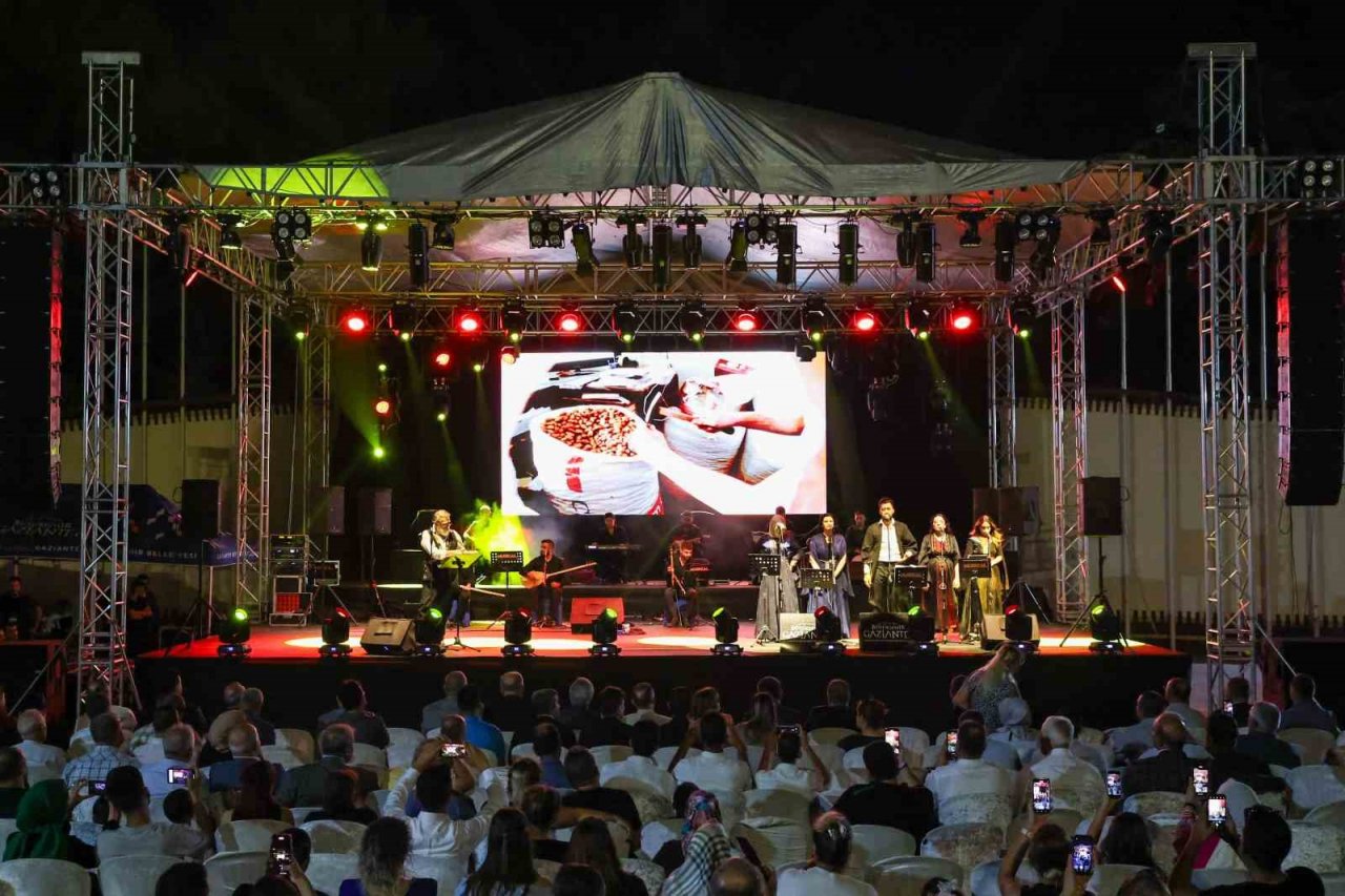 Hemşehri Dernekleri Festivali’nin resmi açılışı yapıldı