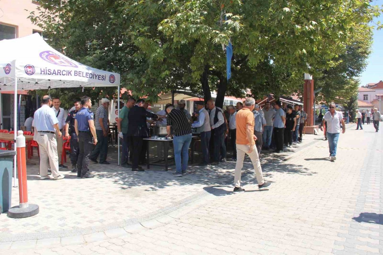 Hisarcık Belediyesinden aşure ikramı