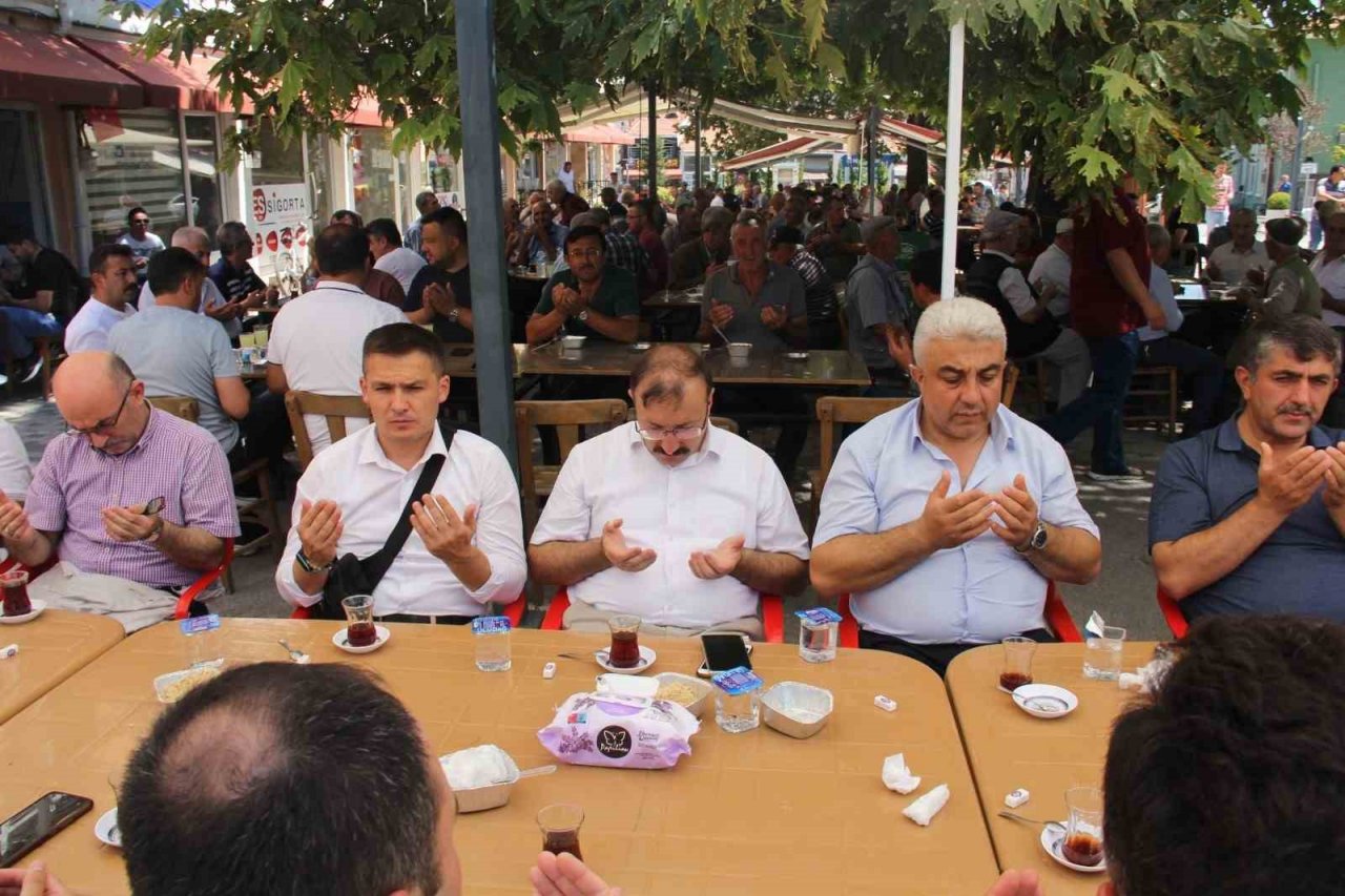 Hisarcık Belediyesinden aşure ikramı