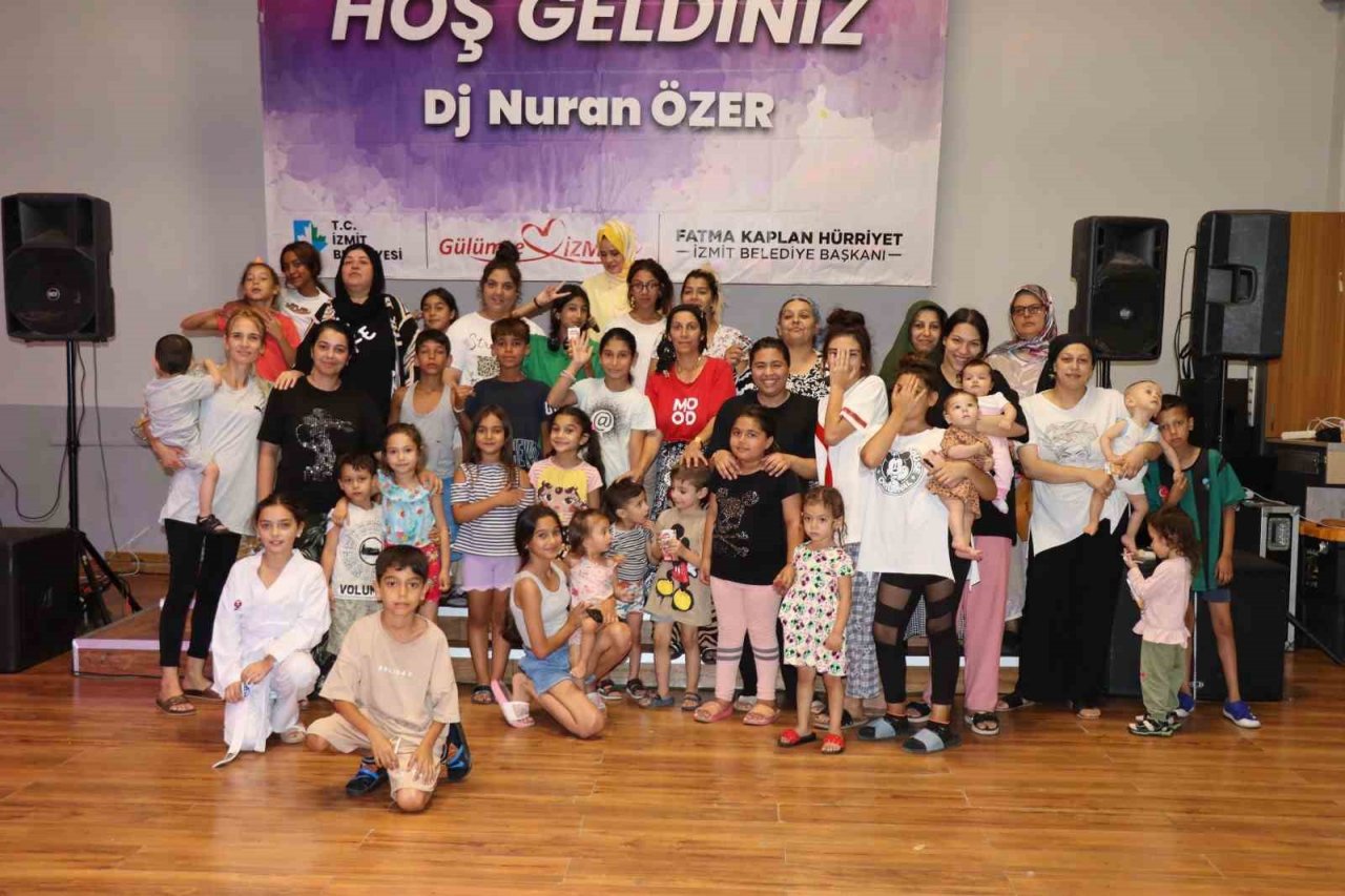 Kadınlar matinesinde buluşan kadınlar gönüllerince eğlendi