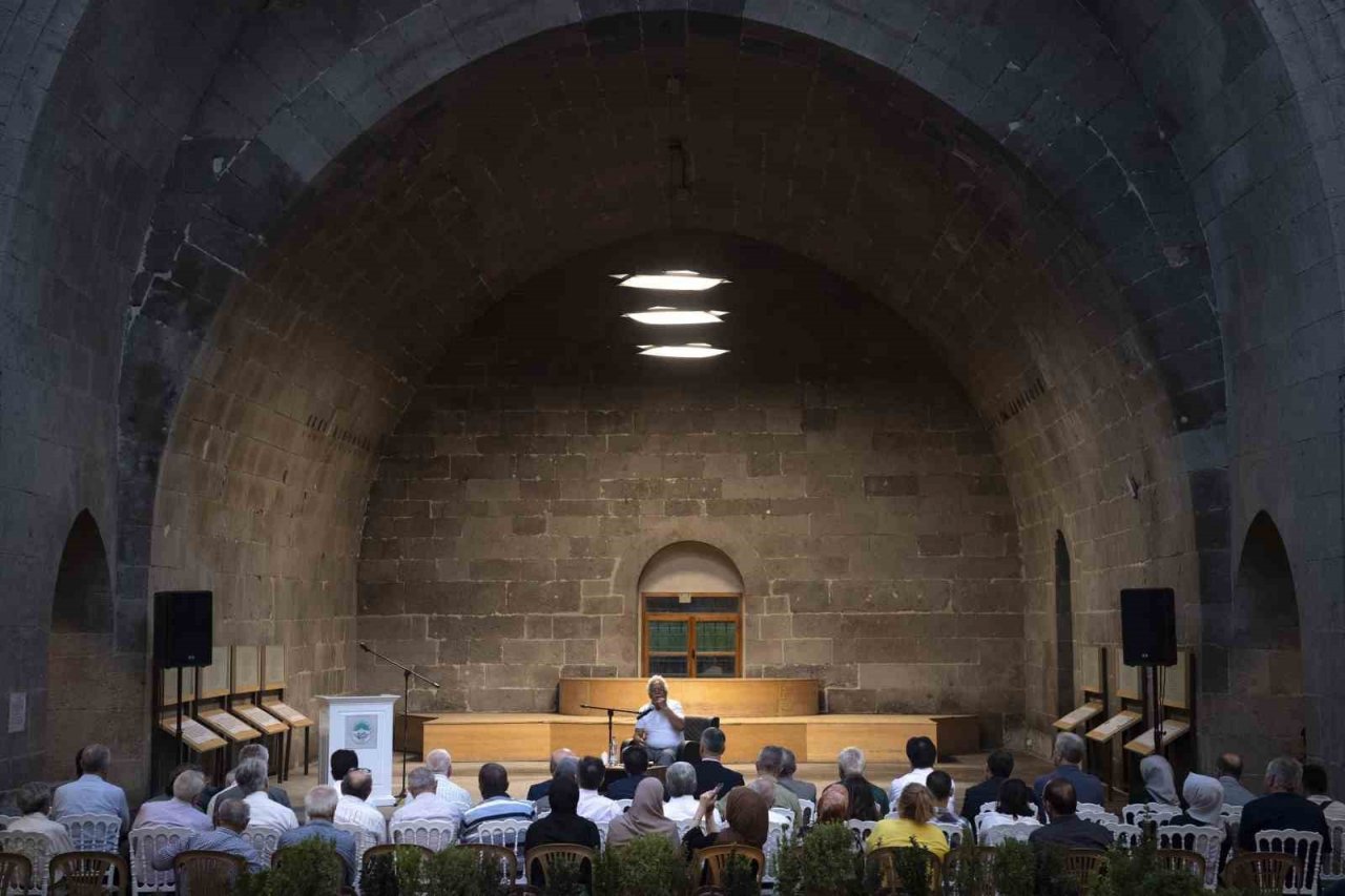 Vali Çiçek ve Başkan Büyükkılıç Eyvan Sohbetleri’ne Katıldı