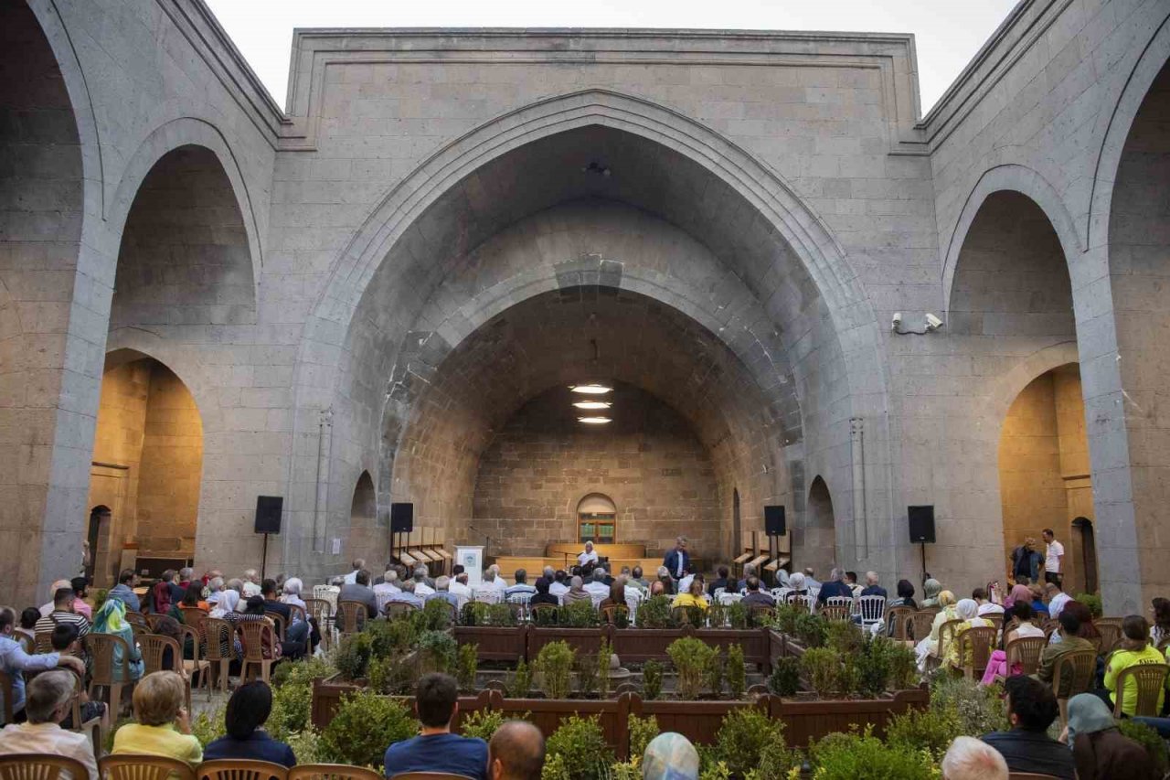 Vali Çiçek ve Başkan Büyükkılıç Eyvan Sohbetleri’ne Katıldı