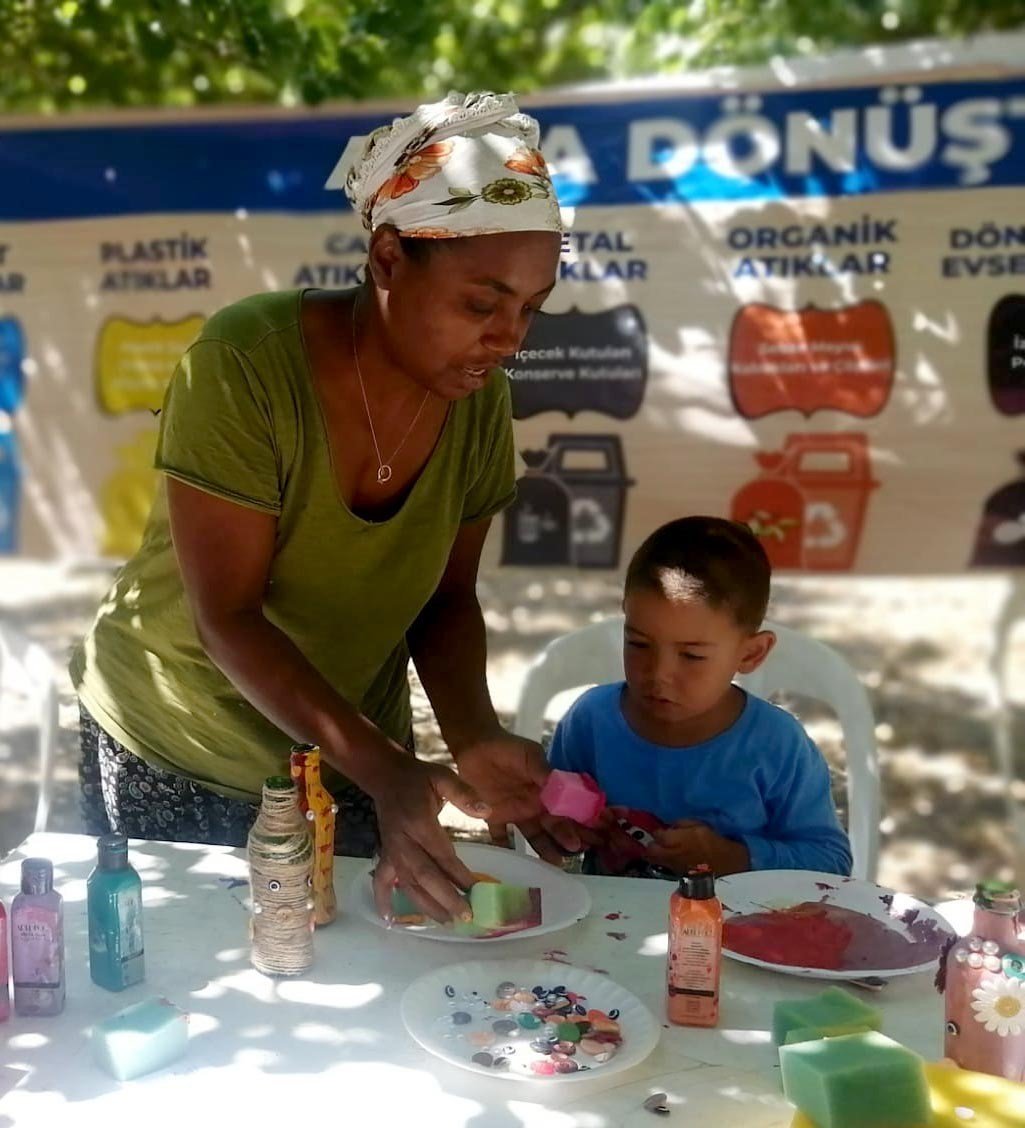 Kuşadası’nda çocuklar eğlenerek geri dönüşüm bilinci kazanıyor