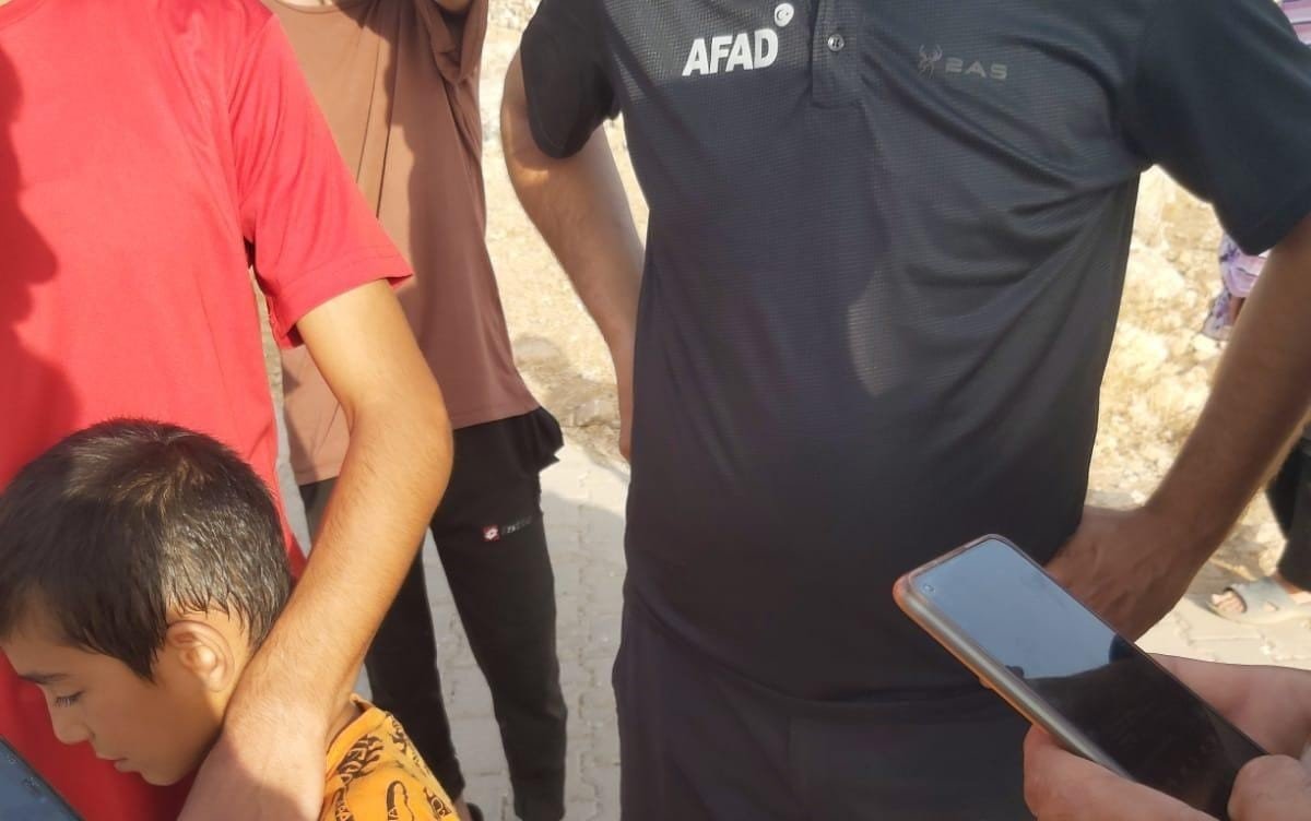 Mardin’de kayıp ihbarı verilen çocuk komşunun avlusunda uyurken bulundu