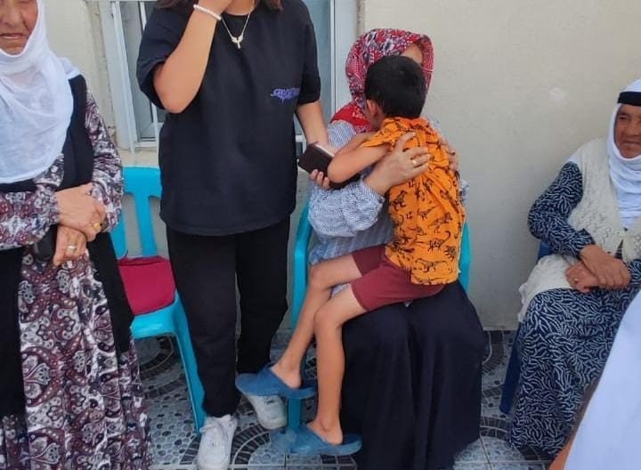 Mardin’de kayıp ihbarı verilen çocuk komşunun avlusunda uyurken bulundu