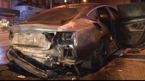 Pendik’te yakıt kaçağı olan araç alev alev yandı