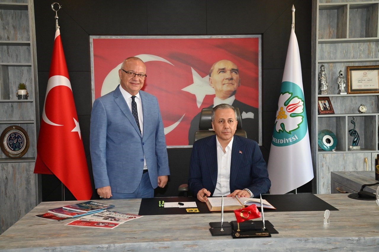 Bakan Yerlikaya’ya Manisa sunumu