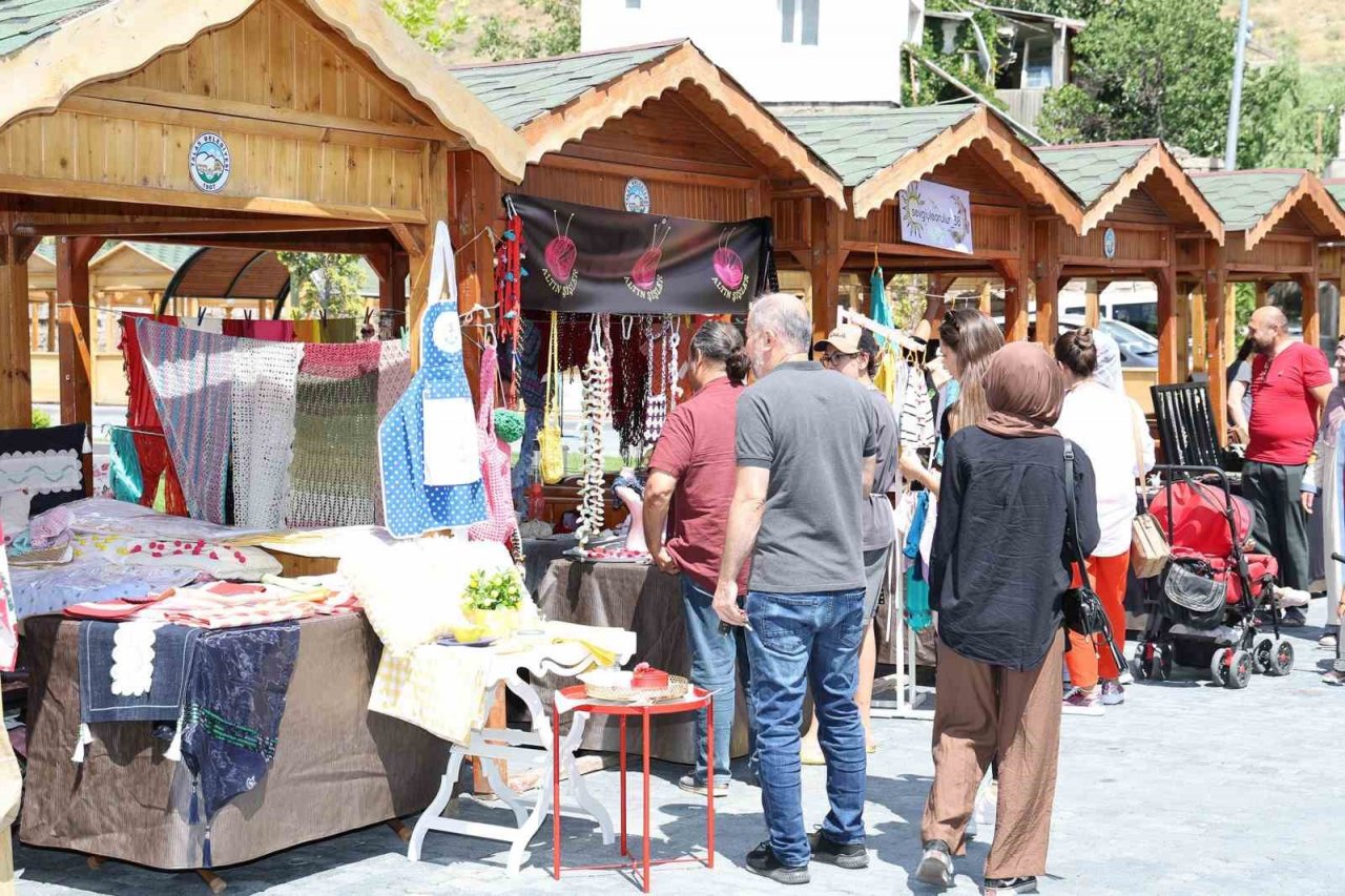 Maharetli Eller, Pazarı Bekler