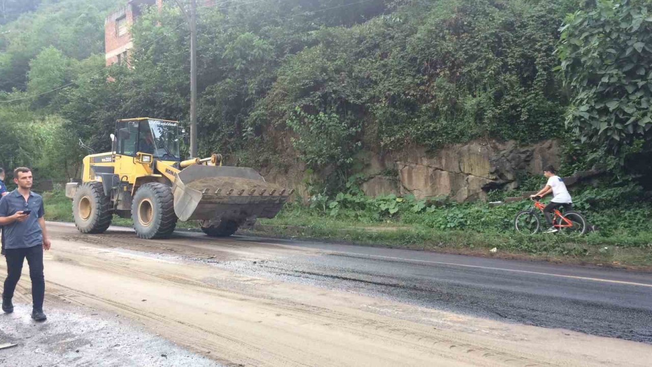 Trabzon’da tur otobüsü ile otomobil çarpıştı: 3 yaralı