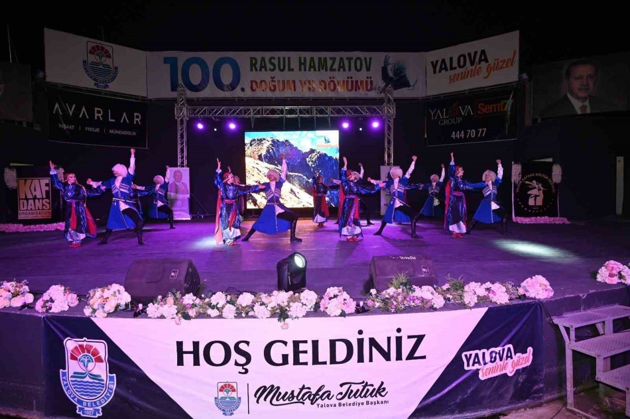 Dağıstan Devlet Halk Dansları Topluluğu Yalova’da sahne aldı