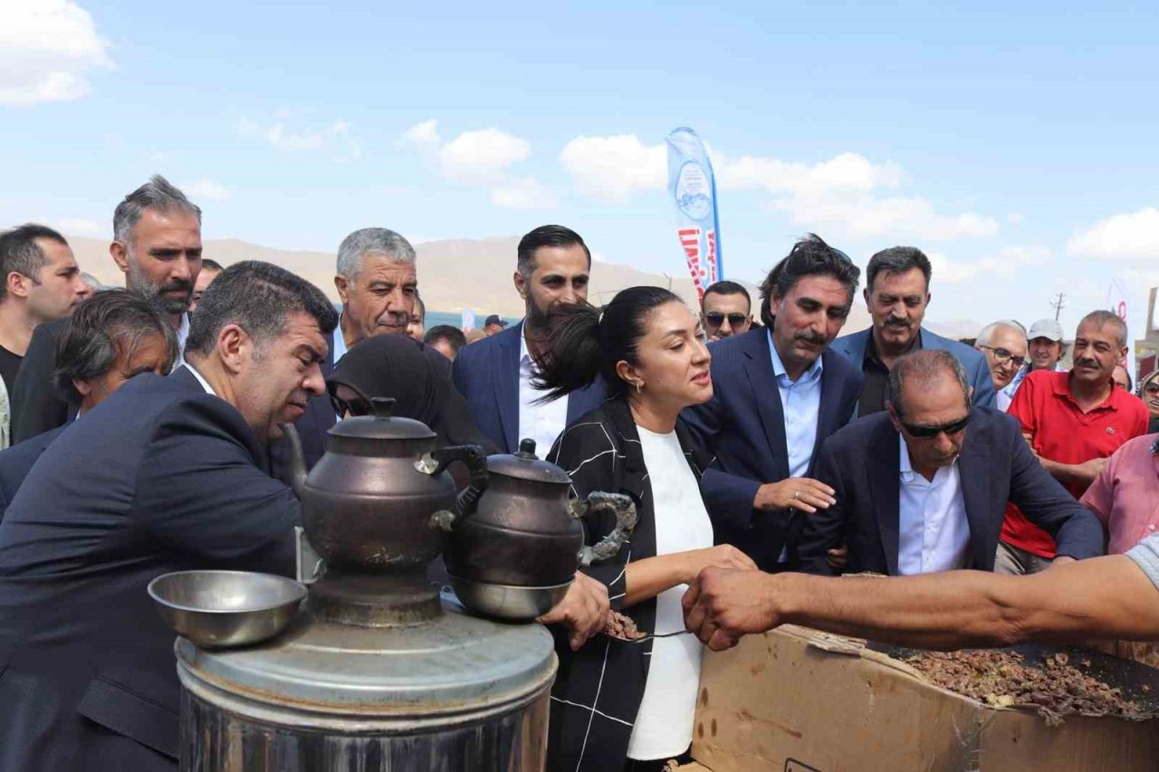 Ağrı’da 4. Balık Gölü Festivali’ne büyük ilgi