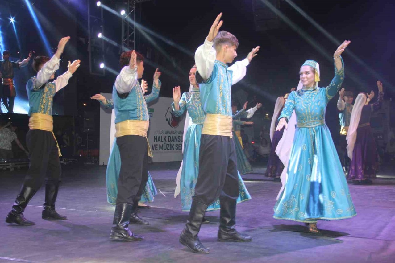 Uluslararası Atakum Halk Dansları finali