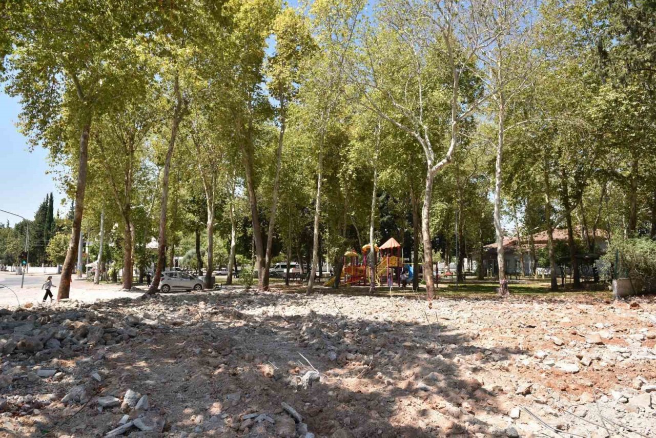 Varsak’a millet kıraathaneli meydan