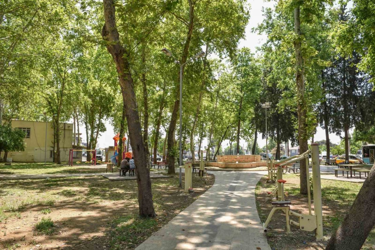 Varsak’a millet kıraathaneli meydan