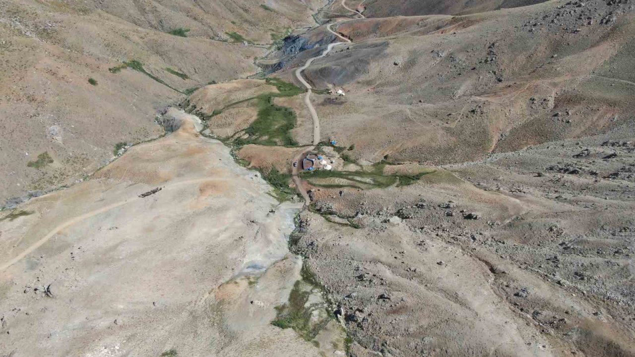 2 bin 500 rakımda ekmek mücadelesi