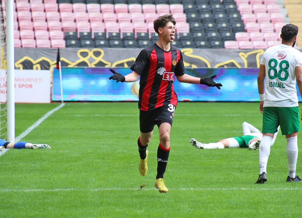 Eskişehirsporlu Eren Altıntaş, Alanyaspor’a transfer oldu