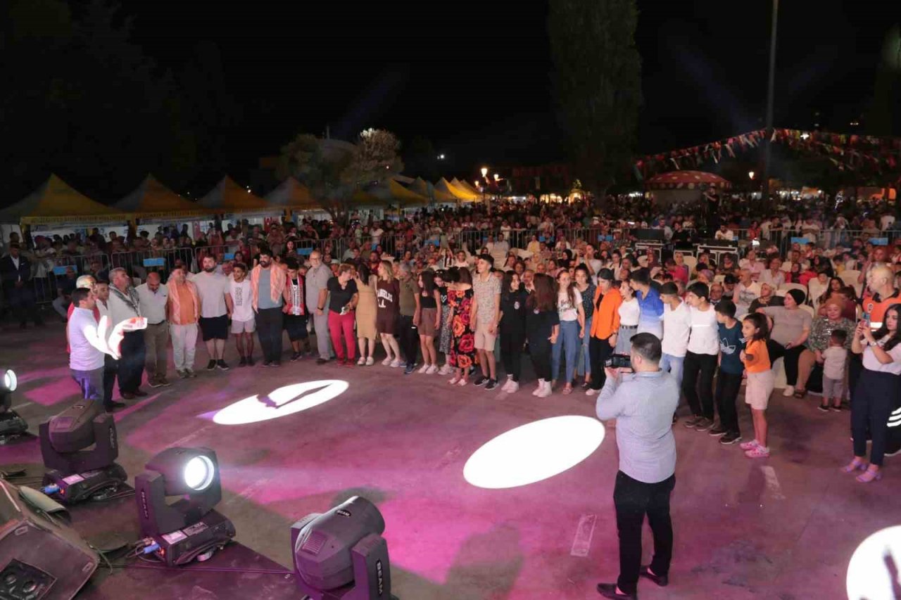 Gaziantep’te Hemşehriler Derneği Festivalinde Şanlıurfa standına yoğun ilgi