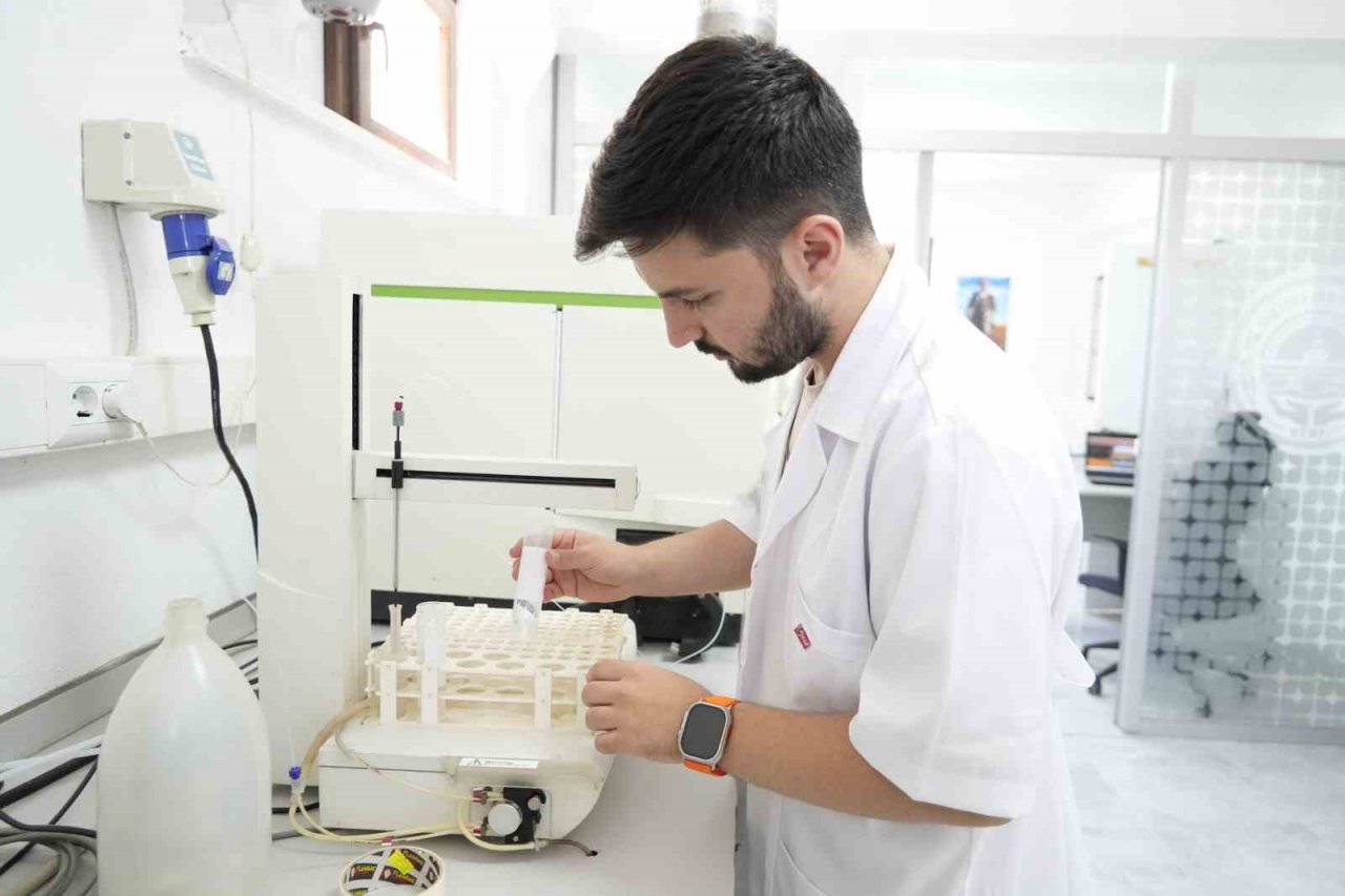 Gemlik Belediyesi’nin yaprak, toprak ve su analizi laboratuvarı ilçedeki çiftçiye rehber oldu