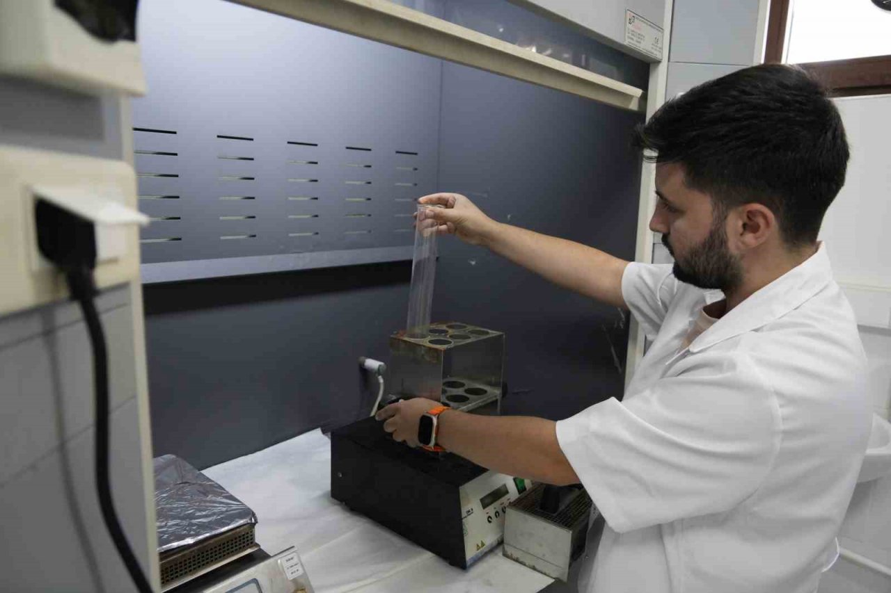 Gemlik Belediyesi’nin yaprak, toprak ve su analizi laboratuvarı ilçedeki çiftçiye rehber oldu