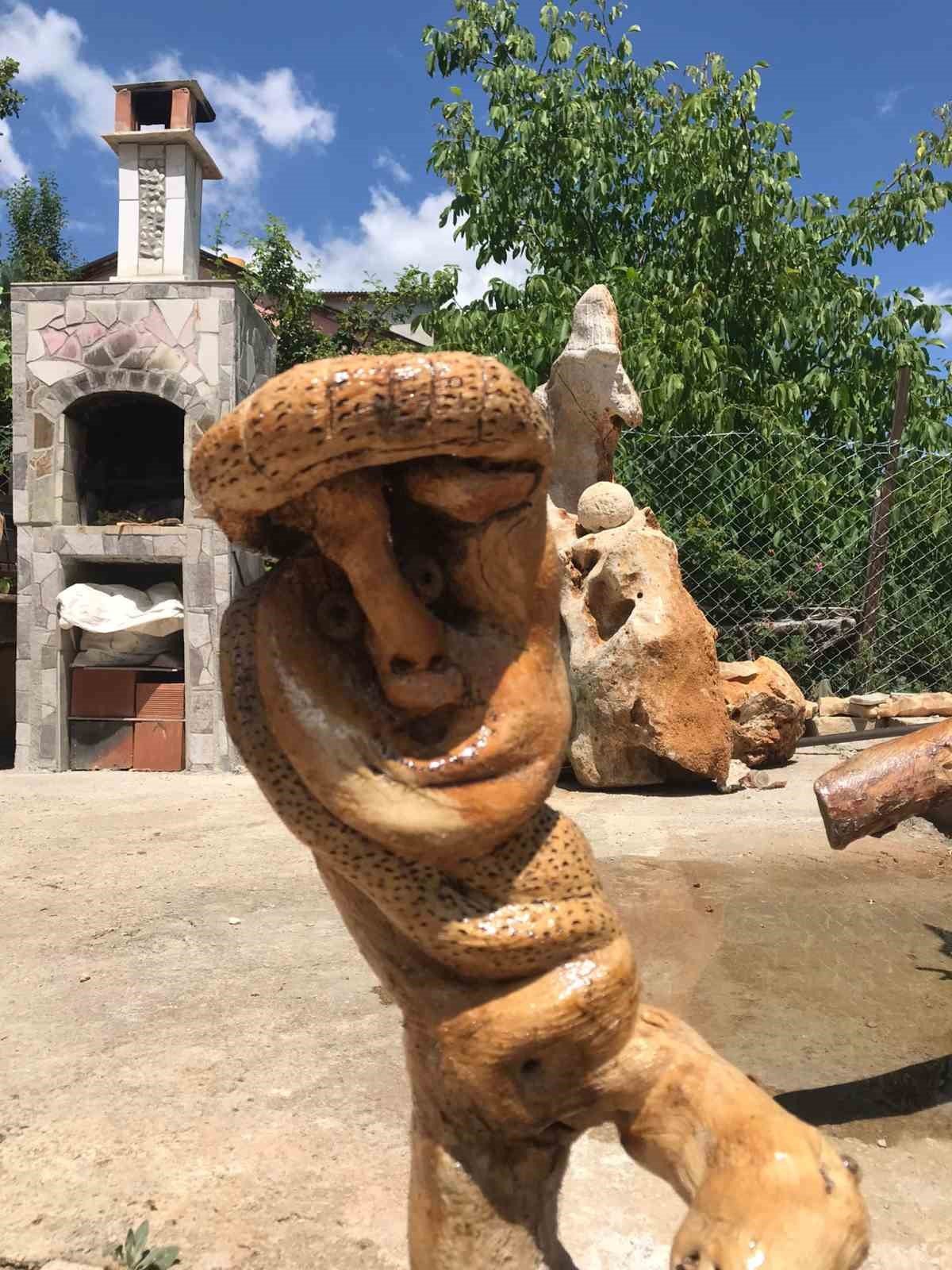 Gümüşhane’de ağaç kökleri usta ellerde sanata dönüşüyor