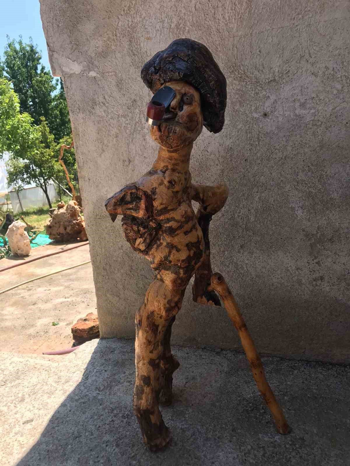 Gümüşhane’de ağaç kökleri usta ellerde sanata dönüşüyor