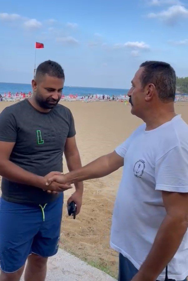 Tatilcinin bulduğu 1 milyon liralık çekin olduğu cüzdan sahibine teslim edildi