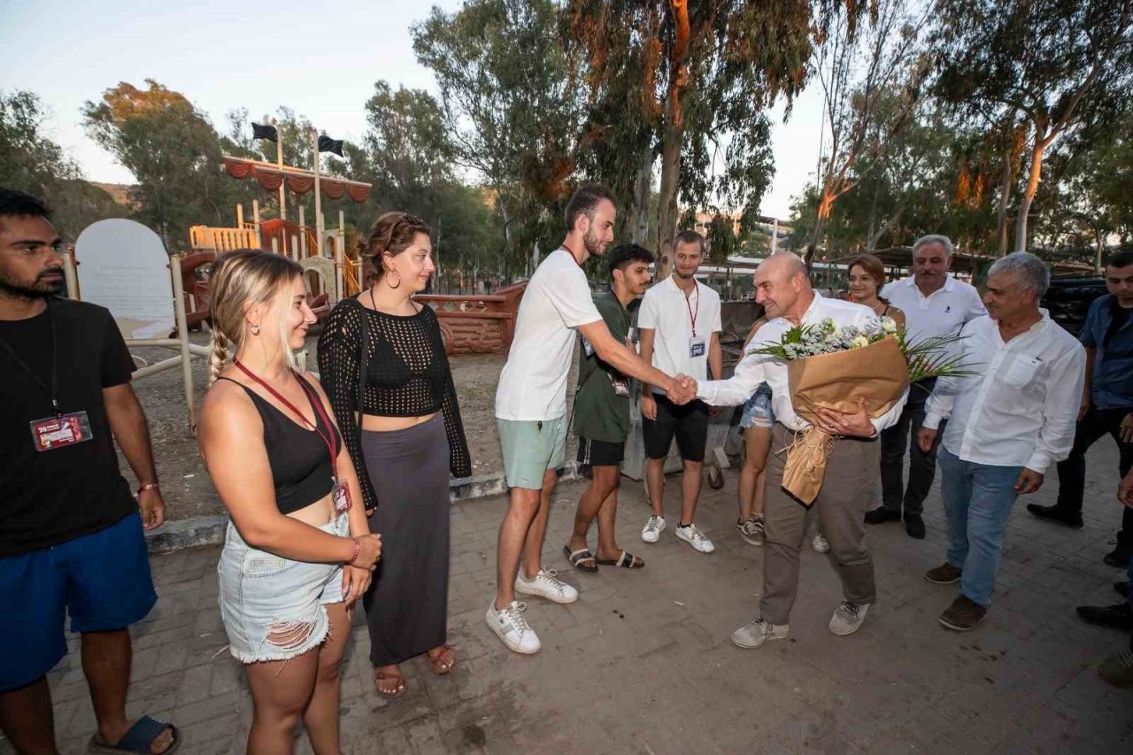 Başkan Soyer, 20. Gençlik Yaz Kampı’nı ziyaret etti