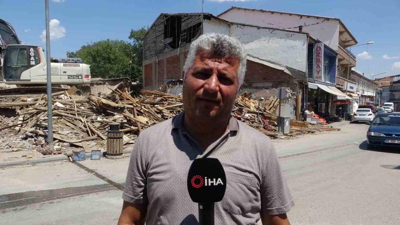 Malatya’da ağır hasarlı binaların yıkım işlemleri sürüyor