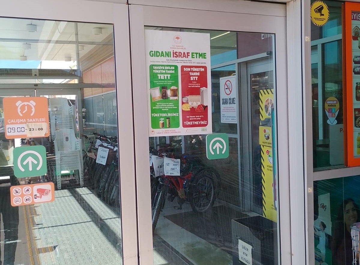 Didim’de “Raf ömrü” afişleri marketlere asıldı