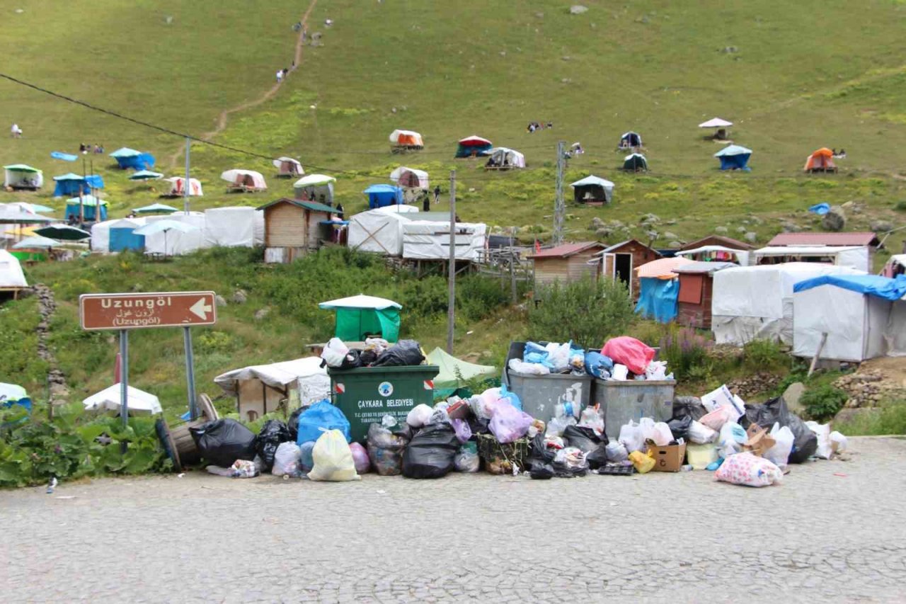 Demirkapı Yaylası’nda çadır kirliliği