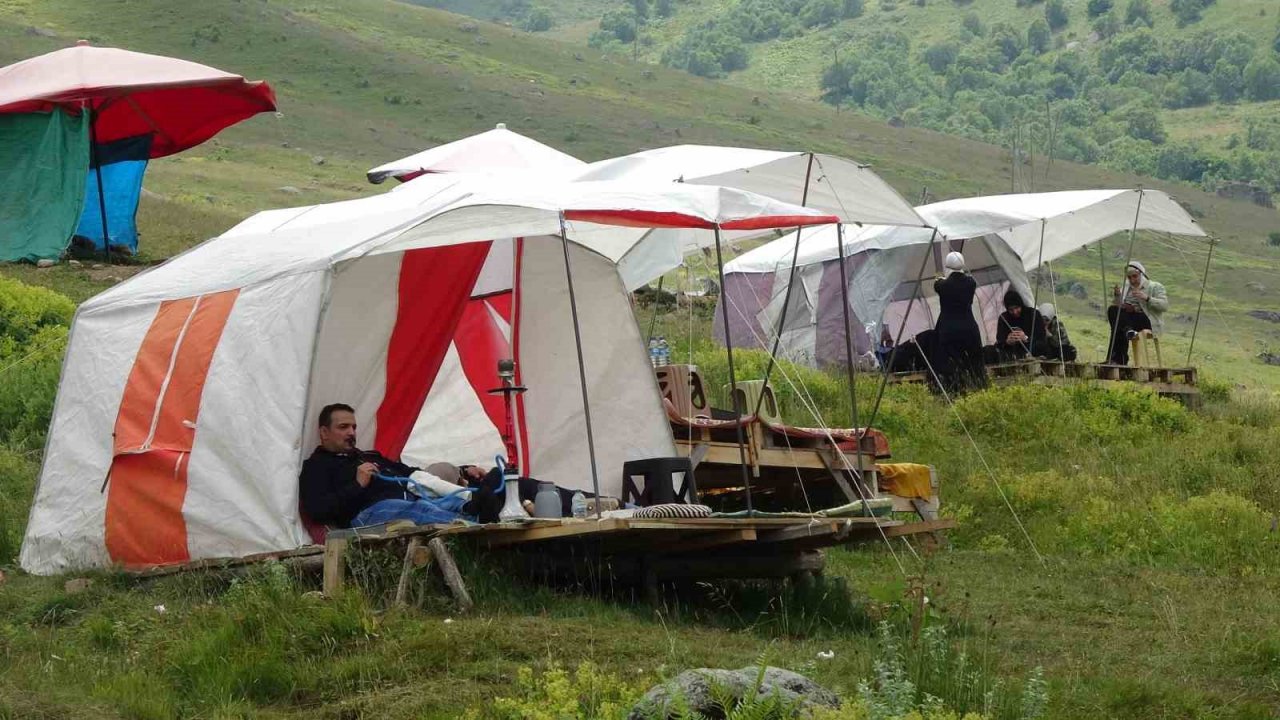 Demirkapı Yaylası’nda çadır kirliliği