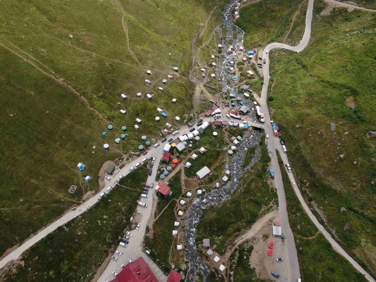 Demirkapı Yaylası’nda çadır kirliliği