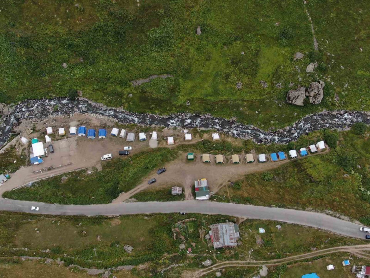 Demirkapı Yaylası’nda çadır kirliliği