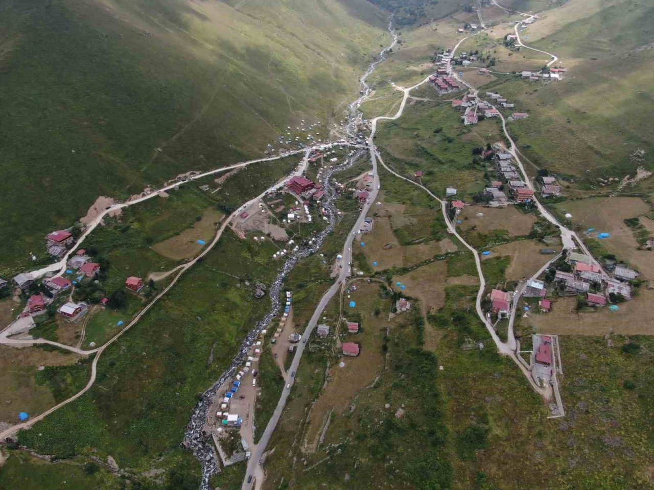 Demirkapı Yaylası’nda çadır kirliliği