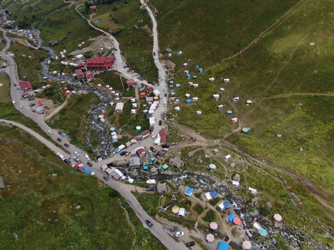 Demirkapı Yaylası’nda çadır kirliliği