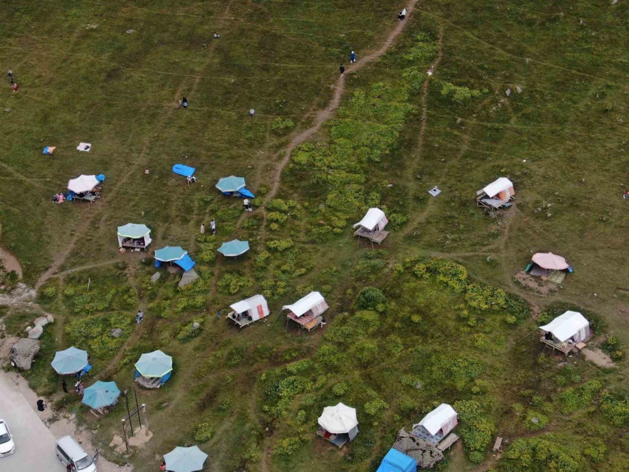 Demirkapı Yaylası’nda çadır kirliliği