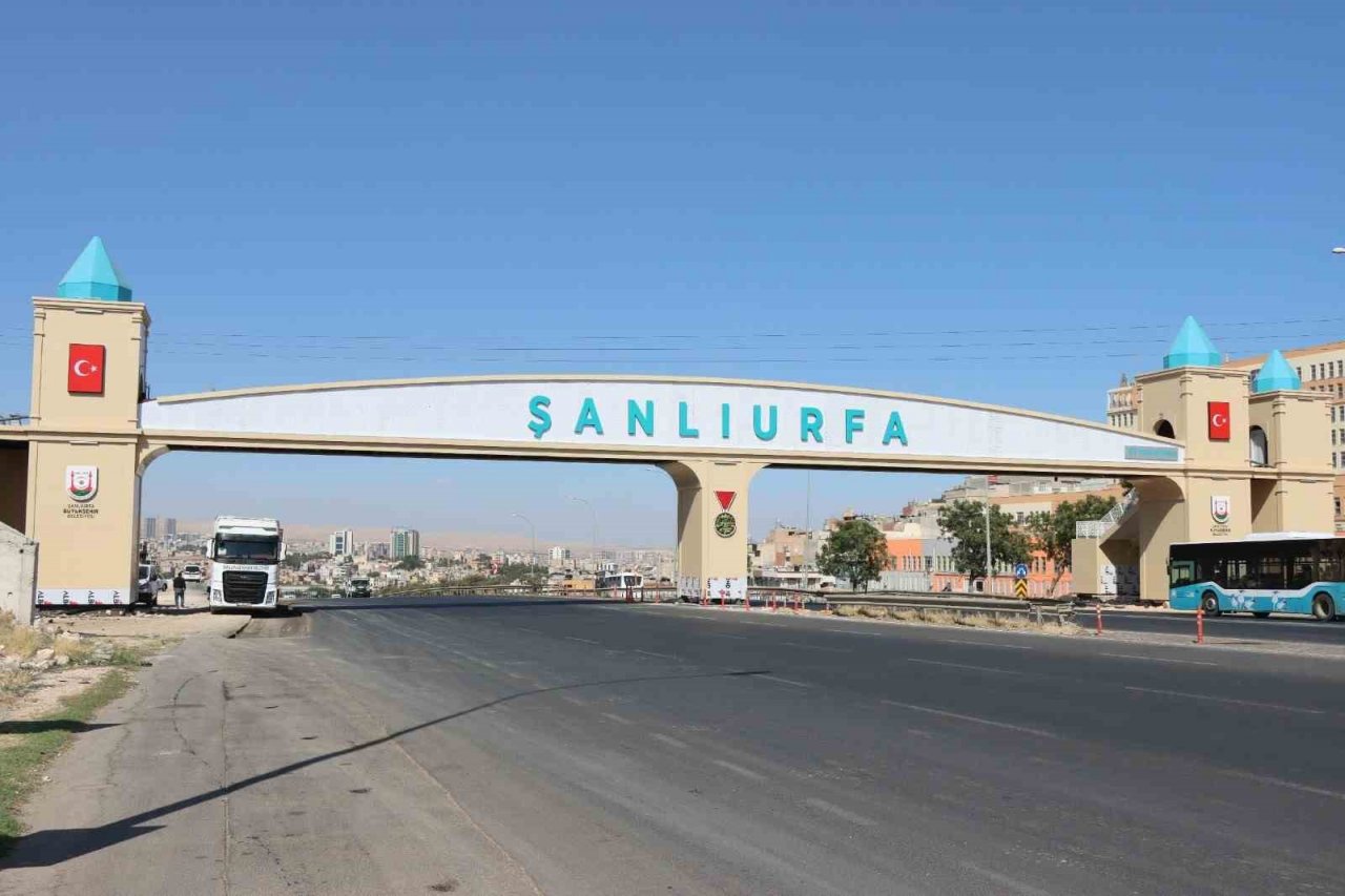 Trafik güvenliği yapılan üst geçitlerle sağlanıyor