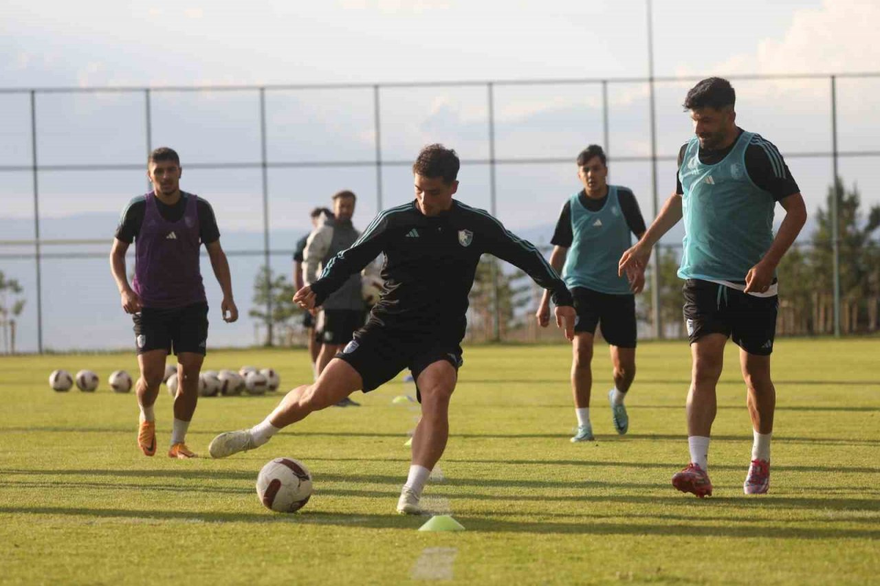Taraftardan Erzurumspor’a tatlı dopingi