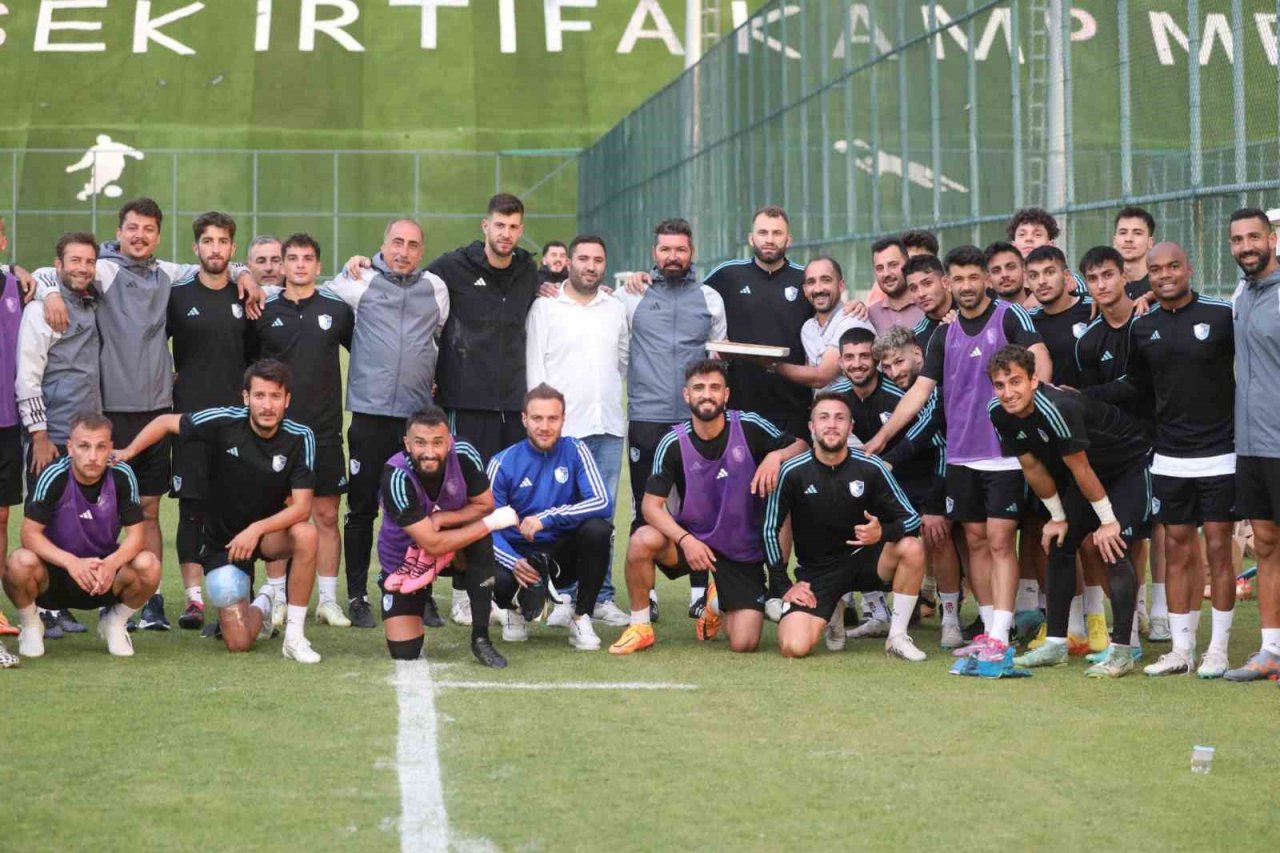 Taraftardan Erzurumspor’a tatlı dopingi