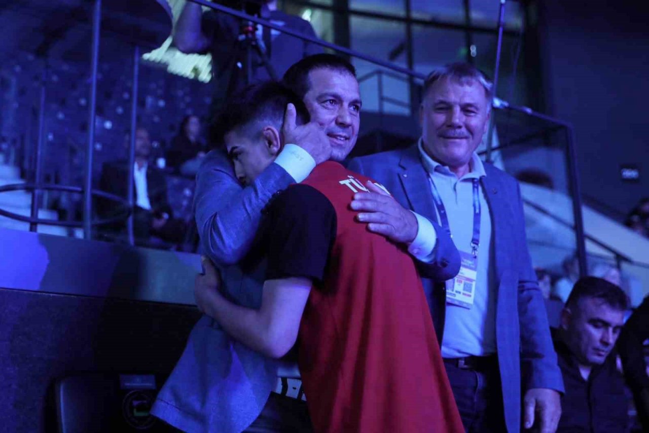 Ebubekir Gür’den bronz madalya